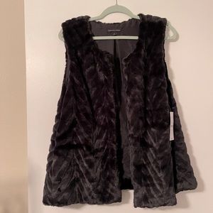 Black faux fur vest. NWT- XL